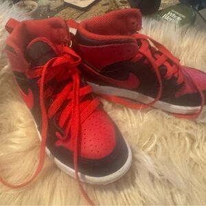 Children Nike Sneakers/Shoes size 12-13 No damage